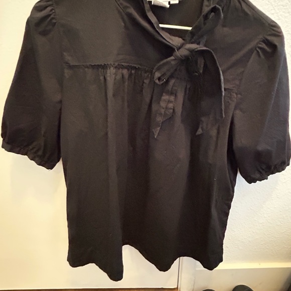 Black top - Picture 3 of 8